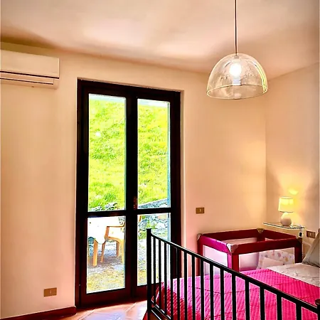 The Sisters' House, Con Giardino Zona Bellagio בית נופש *